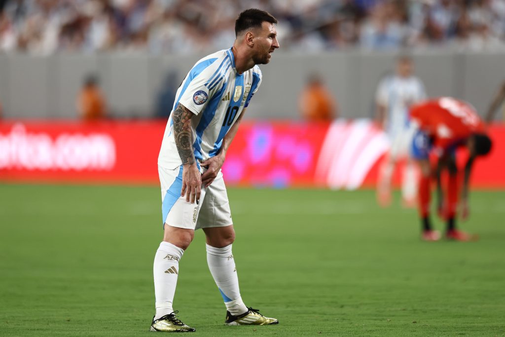 Messi sintió la molestia en el partido contra Chile y luego no jugó contra Perú.